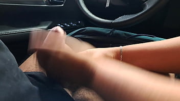 Preview 2 of Xxx Video Hd 2015 Bf - Mi hermanastra me hace una buena paja en el coche