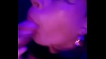 Preview 2 of Teen Compli - putinha cdzinha da boca gulosa fazendo um boquete no carnaval