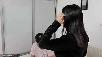 Preview 1 of Full Hd Xxxx England - la vecina es una bandida que esta muy rica,  fui a verla y me dio una babosa chupada de pene,  yo le agarre esas enormes tetas y se las chupe t