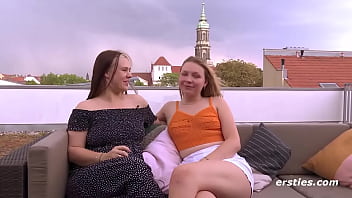 Preview 1 of Bf And Gf Hot - Ersties - Lesben kommen mit Dildo und Wassereis zum H&ouml_hepunkt