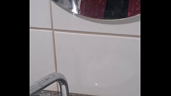 Preview 4 of Juli Brandi - Novinho jorrando meio copo pelo ralo