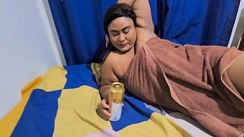 Preview 1 of Wwwxlxx Xlxx Com Vedo - MADRASTA ESTAVA EM SEU QUARTO SE DIVERTINDO,  SEU ENTEADO SAFADO E CHEIO DE TES&Atilde_O ENTRA E FODE SUA GRANDE BUCETA