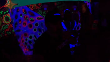 Preview 1 of Reshma And Salmanxxx - No meio da Rave arrastei uma novinha e um casal foi junto e foi aquela putaria