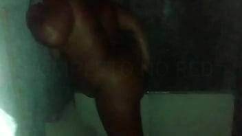 Preview 3 of Aleya Bute - Filmei a esposa evang&eacute_lica do vizinho tomando banho e lavando sua buceta. Olha s&oacute_ o que aconteceu