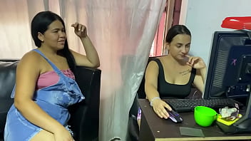 Preview 1 of Anal Teem - amigas lesbianas  follan hasta venirse las dos al tiempo