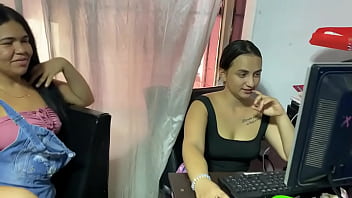Preview 1 of Panas Mom - follo con mi caliente amiga cuando voy de visita a su casa