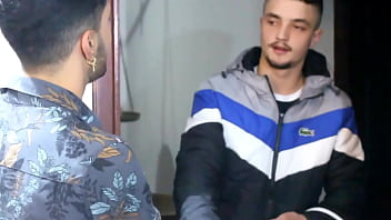 Preview 2 of Tumil Xxx Hd - ACABEI PEGANDO O ENTREGADOR