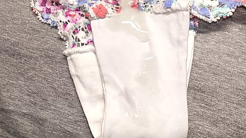 Preview 4 of Choti Bachi Ka Sex Hd - Me corr&iacute_ sobre el boxer de flores de mi mejor amiga mientras ella estaba de viaje