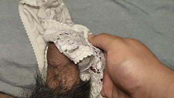 Preview 3 of Bagbahra Cg - Me vine sobre los calzones usados de encaje de mi mejor amiga