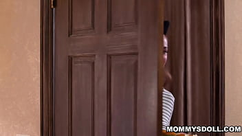 Preview 1 of 20minuts Fock Hot - Jessica Ryan in the bathtub having one hot lesbian sex with her stepdaughter Hazel Moore