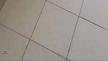 Preview 1 of Bad Room Night Sex Full Hd - Aprovecho que la caliente de mi hermanastra esta distra&iacute_da lavando ropa para pegarle una buena follada con mi enorme polla.