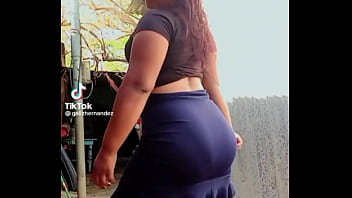 Preview 1 of Sex In Famali - Calcinha marcando da crente gostosa