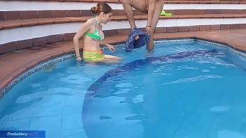 Preview 2 of Escorts Seaxz - nada como una buena tarde de piscina,  un rico oral y una buena follada con mi hermanastra