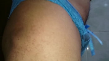 Preview 3 of Melayu Tudung Buat Sexxx - Modelando los calzones de mi exmujer