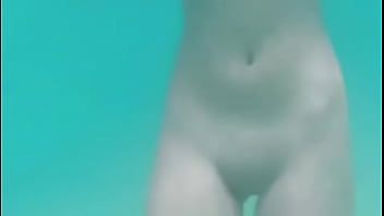 Preview 4 of Condom Help - イビサのヌーディストビーチにて