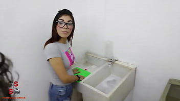 Preview 1 of Wierd Latex - ME FOLLO A LA EMPLEADA DE LA CASA Y SE LA METO ENTERA POR UN AUMENTO DE SUELDO 1 PARTE