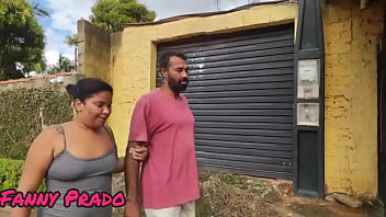 Preview 1 of Three Boobe - Fomos alugar uma casa e tive que dar gostoso para os donos enquanto o meu marido chupa a minha buceta