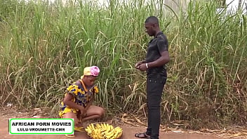 Preview 1 of Porno Klass - The village banana saleswoman finds herself face to face with her customer in a roadside hallway that ends with a public fuck party en route in front of passers-by and vehicles.  on Lulu vroumette cmr