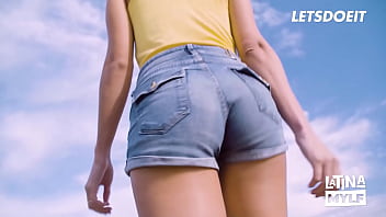 Preview 1 of Arab Sex Funy - Latina Chicks Frida Sante &amp_ Cassie Del Isla Sucks &amp_ Rides Cock By The Beach In Hot Nasty Affair - LATINA MYLF