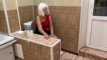 Preview 1 of Xxxi Vebios - I approached mature milf when she was sitting on the toilet and persuaded her to show tits and anal sex