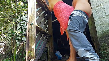 Preview 4 of Hot Indian Sexs - Chuveiro n&atilde_o funciona,  mulher casada pede ajuda ao zelador da fazenda usando apenas uma toalha e paga com sexo