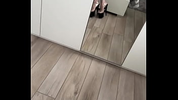 Preview 3 of Bro Sister Fucking Video 18years - Mio marito &egrave_ in videochiamata in riunione di l&agrave_ ? gli porto il caff&egrave_ cos&igrave_? ️#stocking #heel #sexy #porn #hard
