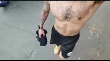 Preview 3 of Show Body - Andando na rua sem cueca