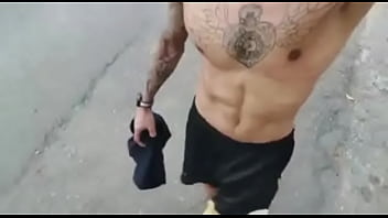 Preview 1 of Show Body - Andando na rua sem cueca