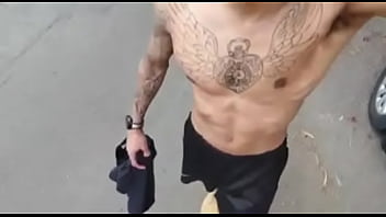 Preview 4 of Show Body - Andando na rua sem cueca