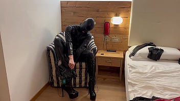 Preview 2 of Bagla Sex Movi - Latexitaly wears whore high-heeled boots
