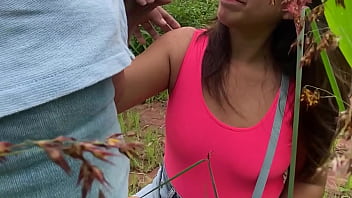 Preview 3 of Rekha Om Puri Sex - De paseo en el bosque con mi hermanastra la pongo a chuparme la verga
