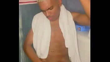 Preview 2 of Couple Swducomg - MLK BATENDO UMA DE TOALHA