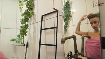 Preview 1 of Abg Sekd - Manh&atilde_ divertida com a loirinha e seu novo plug anal