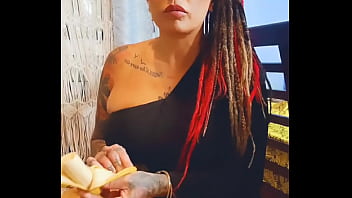 Preview 2 of Voyeor Penis - Comiendo una banana
