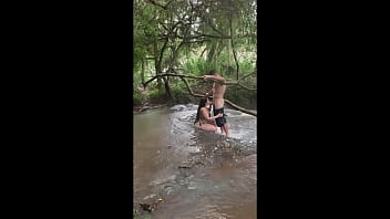 Preview 2 of Mama Jan Son - Vadia levando rola grossa em meio a tempestade na cachoeira