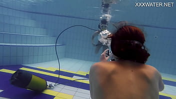 Preview 2 of Sexovldeos Sexo Grtis - Adeline being filmed by a girl in the pool