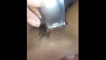 Preview 1 of New Porn Indian Movies Xx - El vecino me hace el favor de rasurar mi concha mira como queda