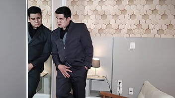 Preview 1 of Breast Porn Mom - YURI GA&Uacute_CHO - EMPRES&Aacute_RIO DOTADO TOCANDO PUNHETA COM SEU PAU GRANDE