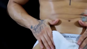 Preview 3 of Sports Bra Boob Job - NAO RESISTI E ACABEI PEGANDO MEU MELHOR AMIGO