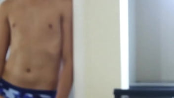 Preview 4 of Sports Bra Boob Job - NAO RESISTI E ACABEI PEGANDO MEU MELHOR AMIGO