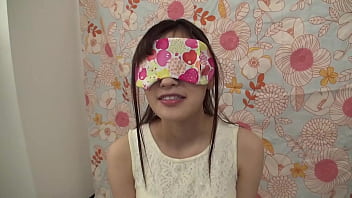 Preview 1 of Sasa Tamii - 目隠しで口の中身を当ててみよう！友達に会いに行くとこでした。ゆうな(20)&rarr_10万！やります！&rarr_「これって食べ物ですか？」「お肉系です」&rarr_謎のやりとりに混乱した巨乳JDは勃起チ○ポしゃぶしゃぶ！&rarr_手マンですぐイク敏感パイパンマ○コ！&rarr_「クリ好き&hellip_」勃起クリを擦り付け劇エロ素股&rarr_悩ましくうねるエロボディに思わず中出し！