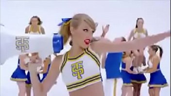 Sappy Chick Showing Body Sextoy