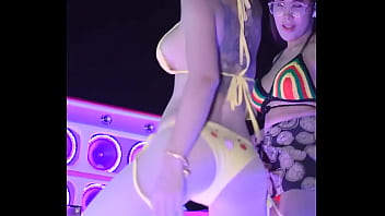 Sexy Sun Romince With Mome