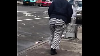 Ass Rubs Cock