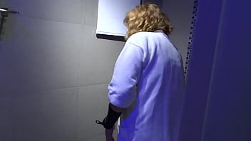 Nika Nikola Pissing