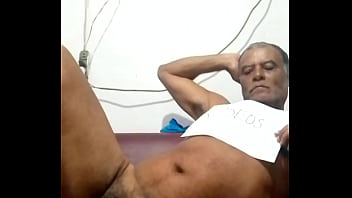 Sunny Leone Pessing