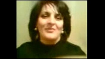 Actress Ariana Duran Sings