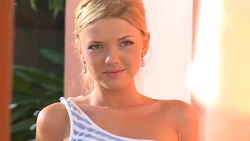 Lana Rhoces