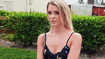 Nipples Braless Mainstream