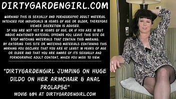 Girls Kiss Eachother And Undress